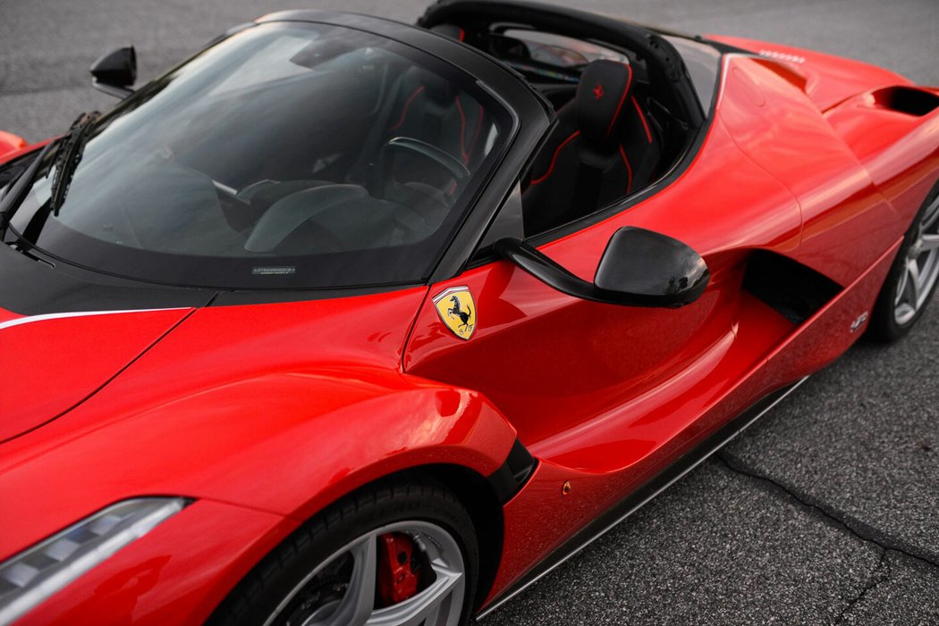 Ferrari LaFerrari Aperta (2017)