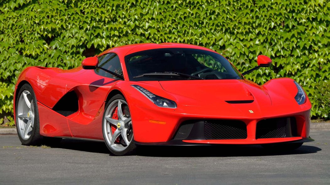 Za Ferrari LaFerrari z roku 2014 nový majitel zaplatil 3,41 milionu dolarů, tedy 74,18 milionu korun.