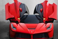 Nové Ferrari za 25 milionů korun má integrovaný iPad Mini, i další vozy automobilky ho budou mít