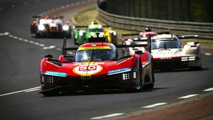 24h Le Mans: Cadillac začal hořet! Hyperpole ovládlo Ferrari, Toyota v těsném závěsu