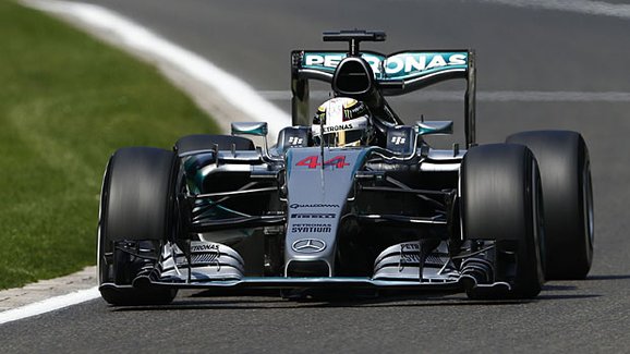 VC Belgie F1 2015: Double pro Mercedes, Vettelovi praskla pneumatika