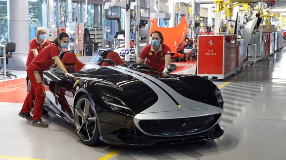 Automobilka Ferrari ve čtvrtletí zvýšila hrubý provozní zisk i celoroční výhled