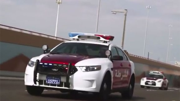 Policie v Abú Zabí: Videoklip ve stylu Rychle a zběsile a Mission: Impossibe
