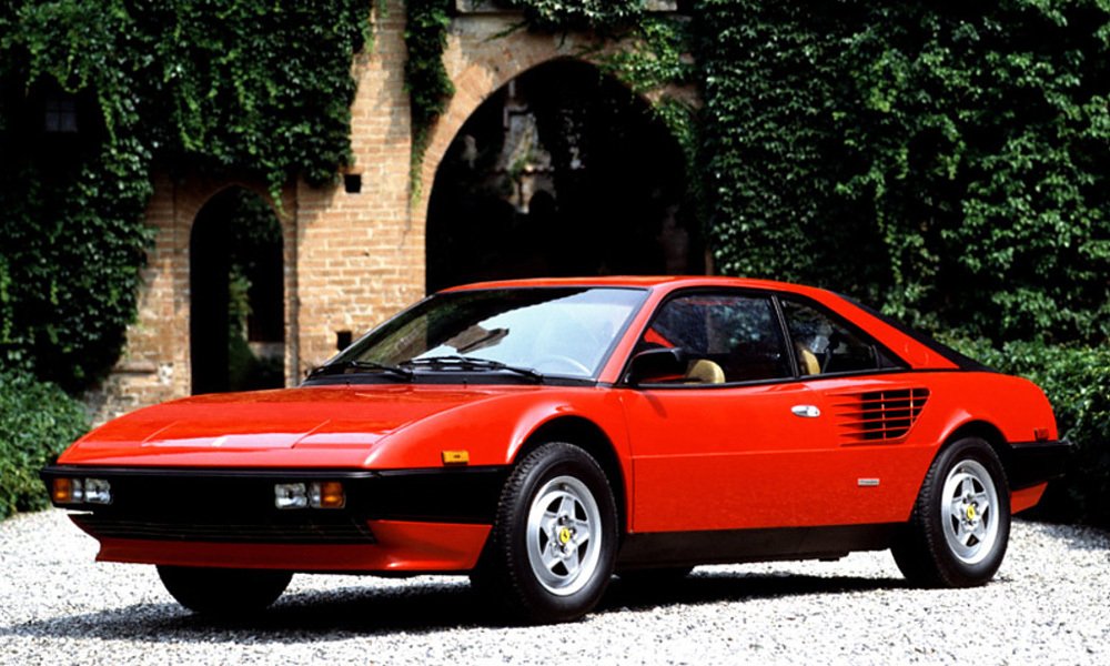 První provedení Mondialu se představilo v roce 1980 na ženevském autosalonu pod názvem Ferrari Mondial 8.