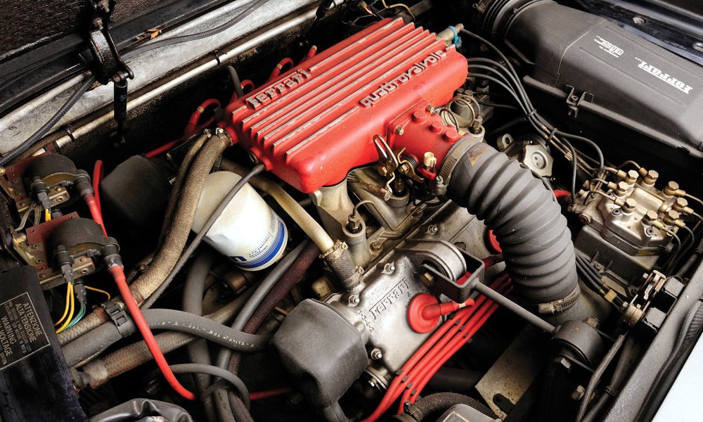 Se vstřikováním paliva Bosch měl motor V8 maximální výkon 240 k (177 kW) a Mondial QV s ním dosahoval rychlost až 240 km/h.