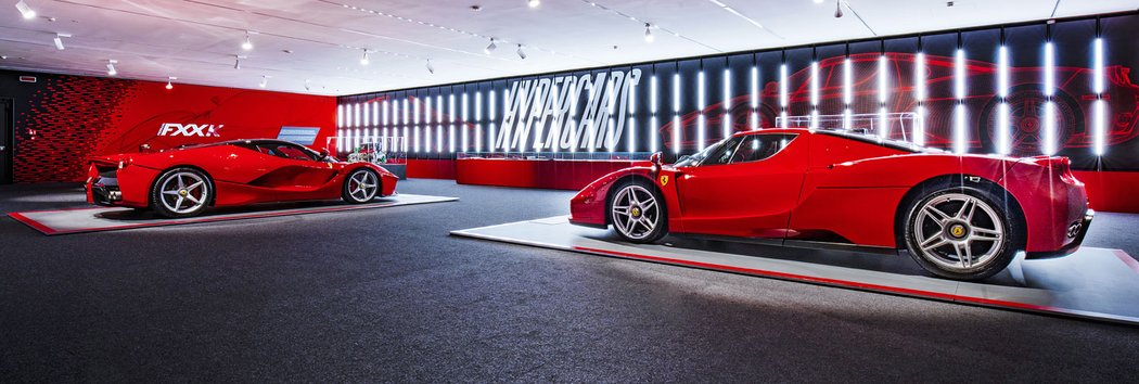 Ferrari Enzo a Ferrari LaFerrai
