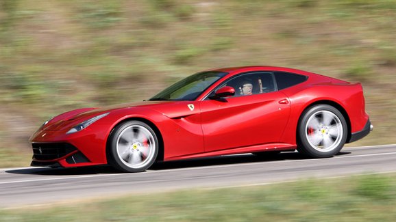 Ferrari F12berlinetta koupil, jen aby mohl koupit i LaFerrari