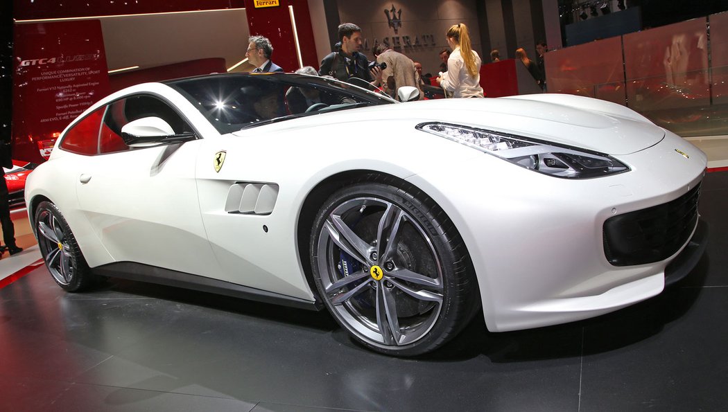 ferrari novemodely premioveznacky kupe