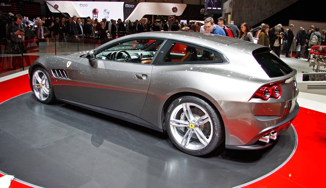 ferrari novemodely premioveznacky kupe