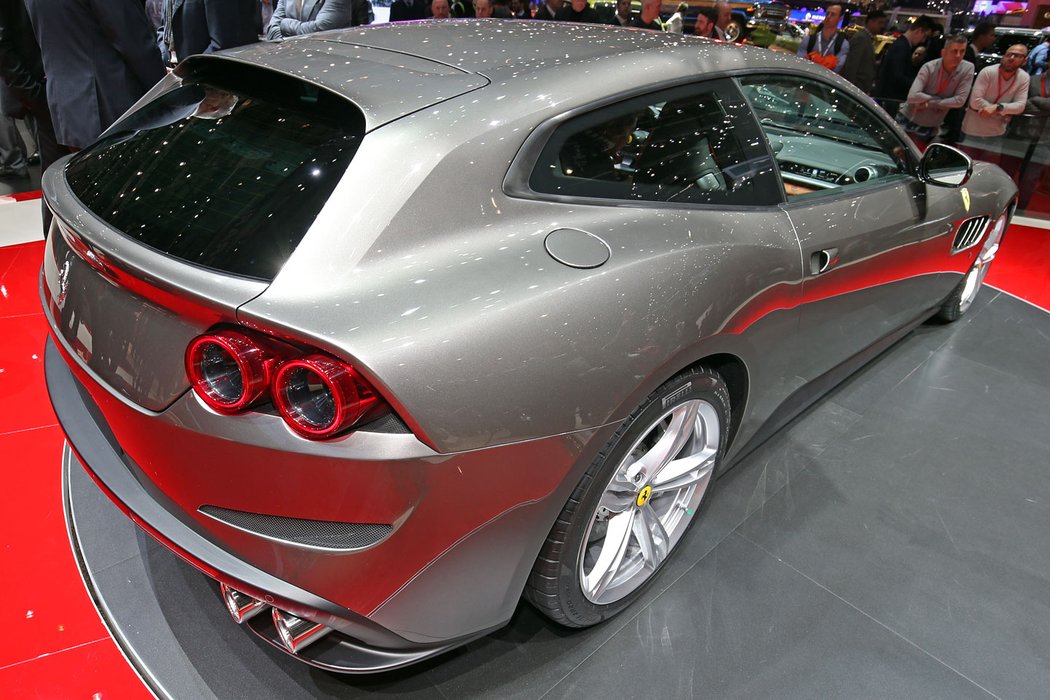 ferrari novemodely premioveznacky kupe