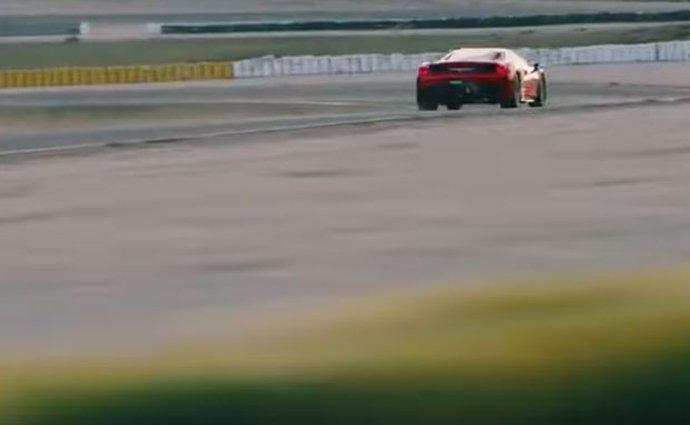 Ferrari láká na nové 488 GTO. Naznačuje, že bude rychlejší než jeho závodní auta