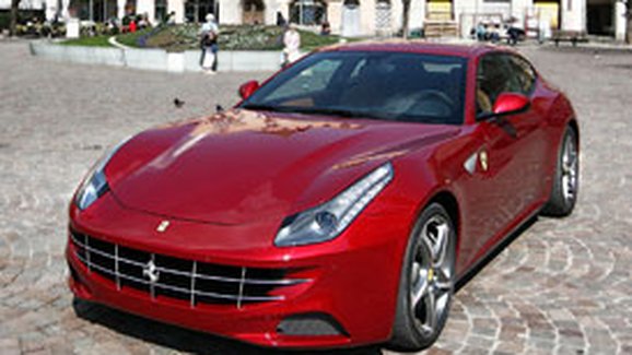 Ferrari FF ve velké fotogalerii (60 fotek)