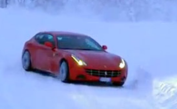 Video: Ferrari FF a Markku Alén bruslí mezi stromy