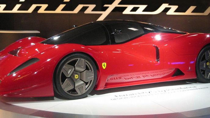 Ferrari P4/5, za jehož vzhledem stojí společnost Pininfarina