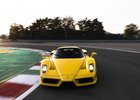 Pirelli začíná vyrábět nové pneumatiky pro Ferrari Enzo. Ikonický supersport doběhlo stáří