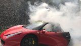 Na Pražském okruhu shořelo ferrari: Z auta za pár minut nic nezbylo! Škoda je 6 milionů