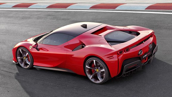 Čistě elektrické Ferrari dorazí nejdřív za 5 let, naznačil šéf značky