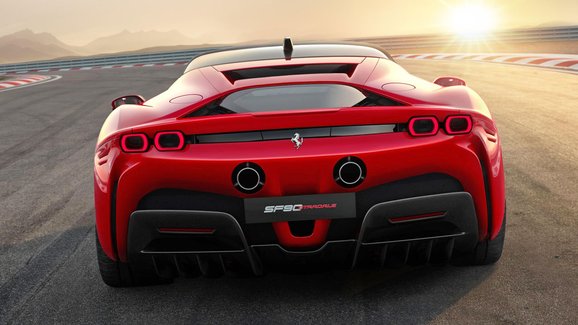 Ferrari avizuje pro letošní rok dvě novinky. Ani jedna není SUV