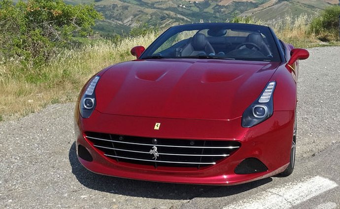 Ferrari připravuje základní model s přeplňovaným šestiválcem