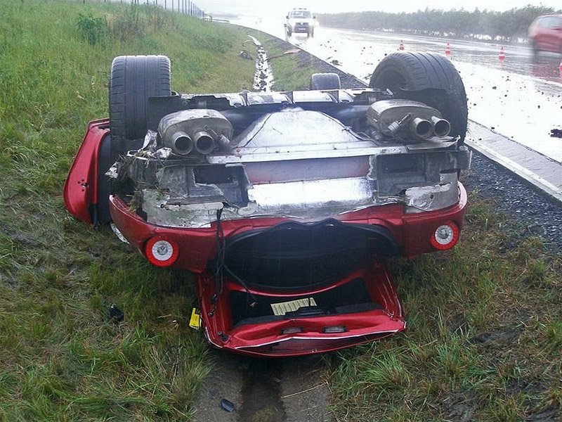 Nehoda Ferrari 599 GTO na dálnici D11 (srpen 2011)