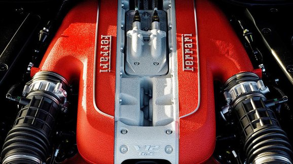 Ferrari se nechce vzdát atmosférické V12, technici pracují na dalších úpravách