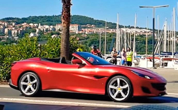 Ferrari Portofino poprvé na veřejných silnicích! Ve Slovinsku s ním točí reklamní spot