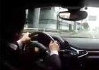 Japonský lékař natočil svoji jízdu ve Ferrari, teď mu hrozí vězení (video)