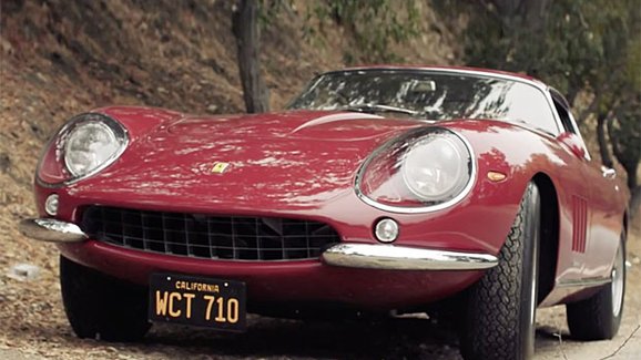 Ferrari 275 GTB/4: Rudým krasavcem jezdil Steve McQueen (video)