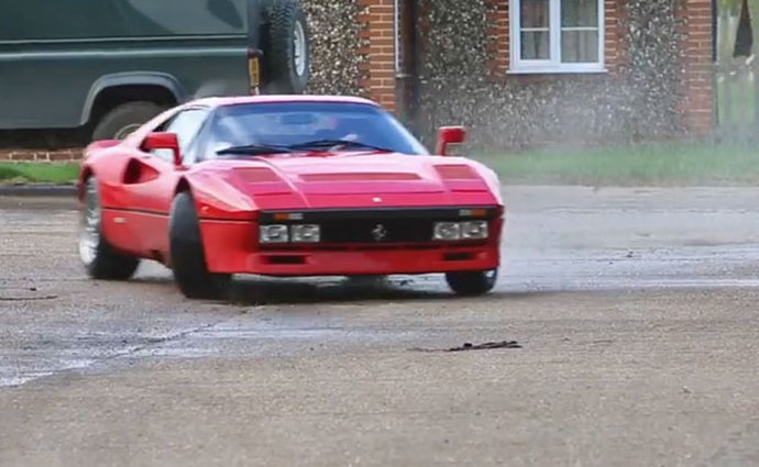 Video: Ferrari 288 GTO v nepochopitelných jízdních situacích