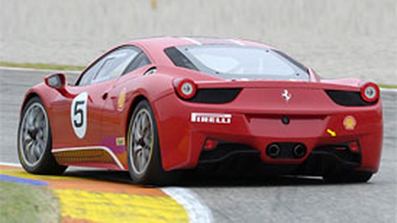 Ferrari 458 Challenge: První test v ČR (video)