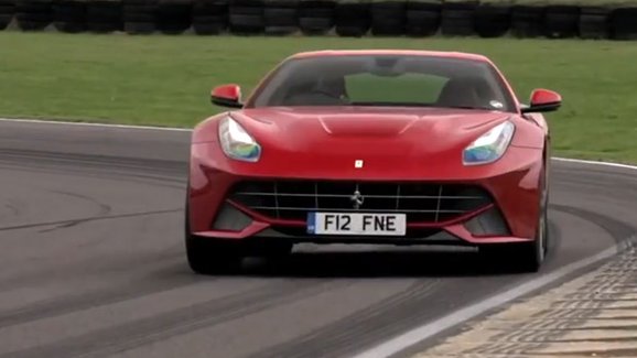 Video: Ferrari F12berlinetta, Chris Harris a pět sad pneumatik