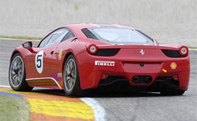 Ferrari 458 Challenge: První test v ČR (video)