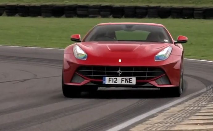 Video: Ferrari F12berlinetta, Chris Harris a pět sad pneumatik