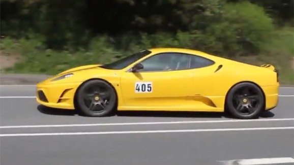 Deset nejrychlejších Ferrari v jednom videu