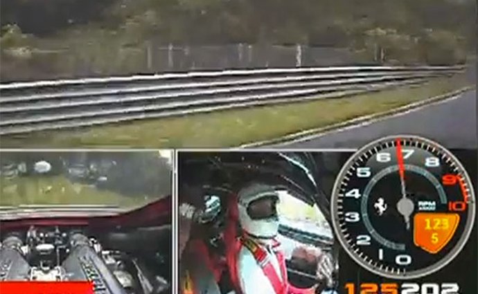 Video: Bourající Ferrari 458 Challenge v rychlosti 220 km/h