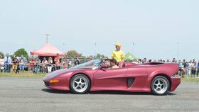 České ferrari se převedlo při jízdě na rallye okruhu v Hradci Králové