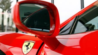 Ferrari to vzdává. Také bude vyrábět elektromobily, první dodá v roce 2025 