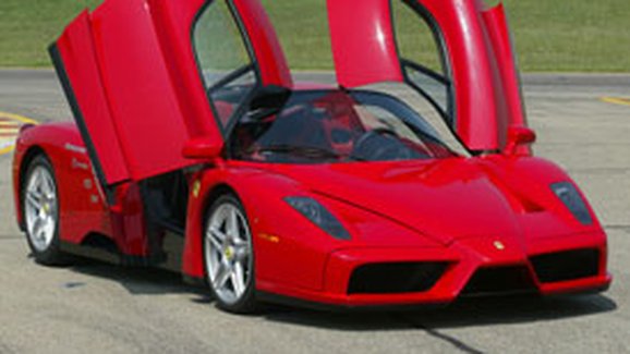 Ze zákulisí: Nástupce Ferrari Enzo bude mít přes 670 kW