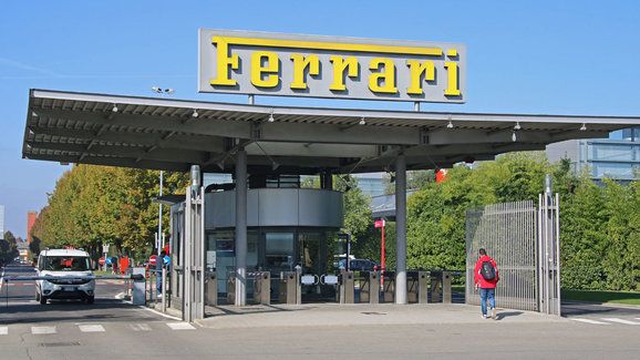 Vydali jsme se do sídla Ferrari: Sem musí každý nadšenec!