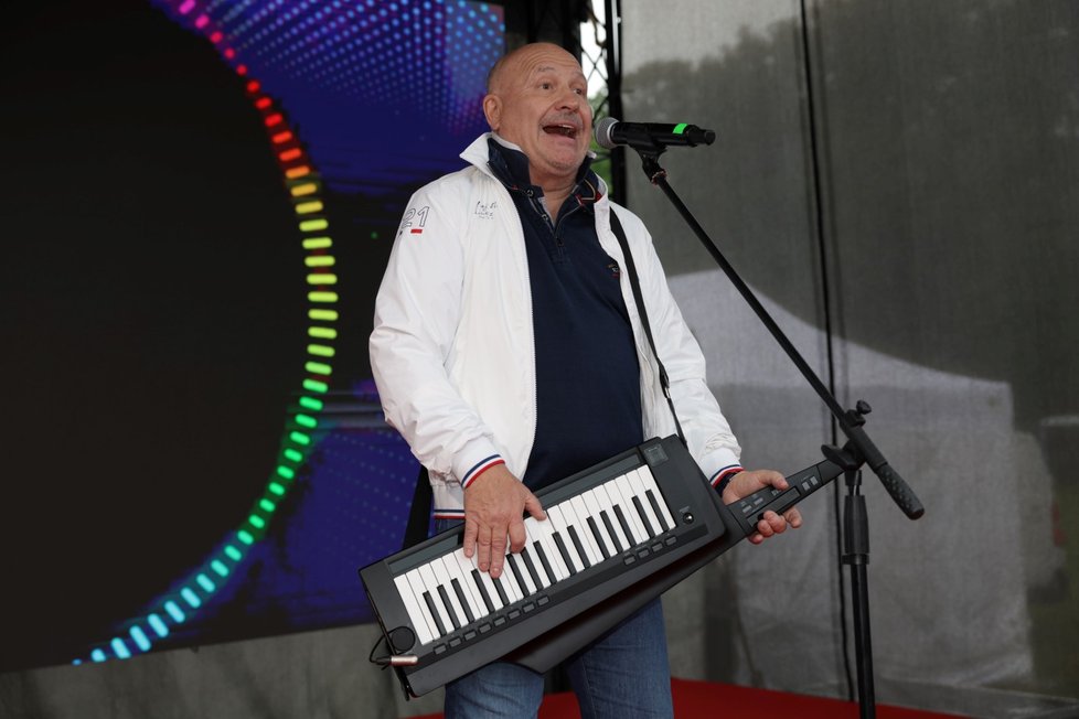 Devid Strach GALERIE: Strach o hitmakera Michala Davida: Drsná bouračka! | FOTO 1 ...