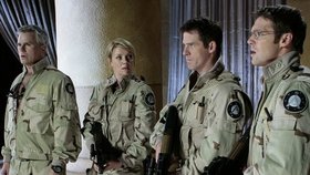 Ben Browder po několika divadelních hrách, včetně tradičního Shakespeara, získal několik menších rolí ve filmech. V roce 2005 se v deváté sérii připojil k obsazení seriálu STARGATE SG-1. Zde hrál postavu plukovníka Camerona Mitchella, nového velitele týmu SG-1.