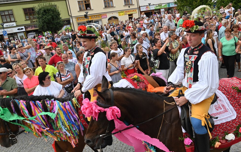 Davy sledovaly starodávnou tradici jízdy králů