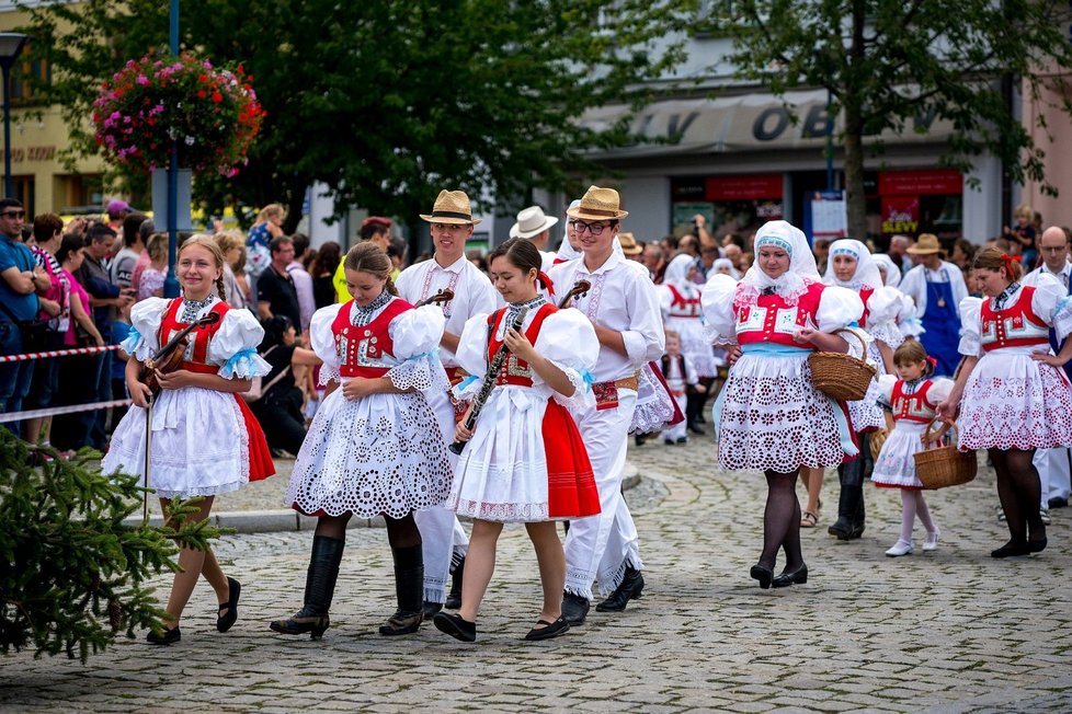 Kyjov zaplavili krojovaní lidé. Slovácký ýrok je nejstarší folklorní festival v Česku, koná se od roku 1921 jednou za čtyři roky.