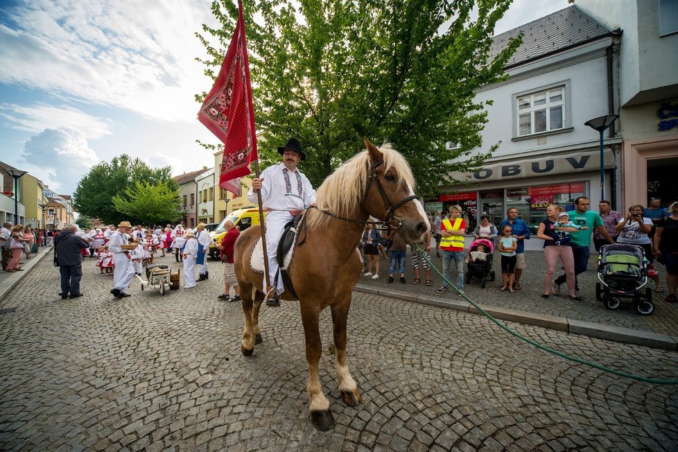 Kyjov zaplavili krojovaní lidé. Slovácký ýrok je nejstarší folklorní festival v Česku, koná se od roku 1921 jednou za čtyři roky.