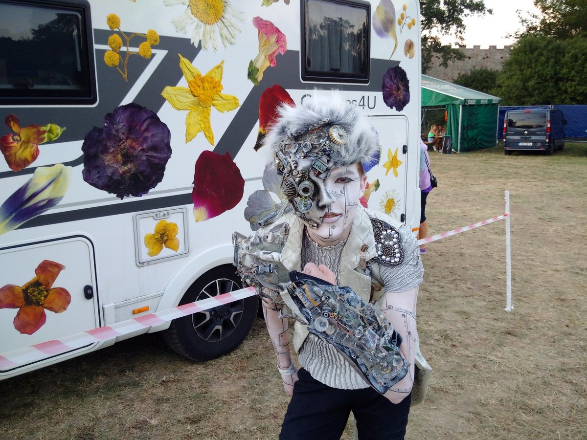 Netradiční masku kyborga zvolil Brňák Filip Fajt, který festival navštívil s celou rodinou už podruhé.