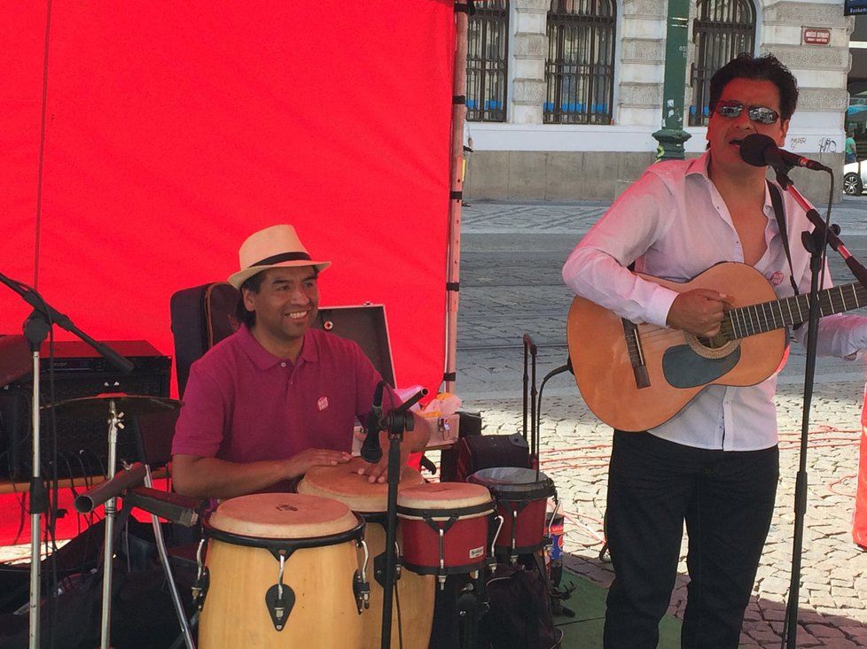 Sabor Latino Praha: Jihoamerická hudba dokonale dokresluje atmosféru.
