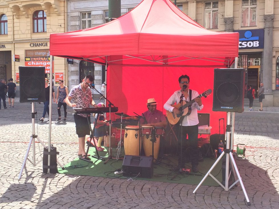 Sabor Latino Praha: Jihoamerická hudba dokonale dokresluje atmosféru.