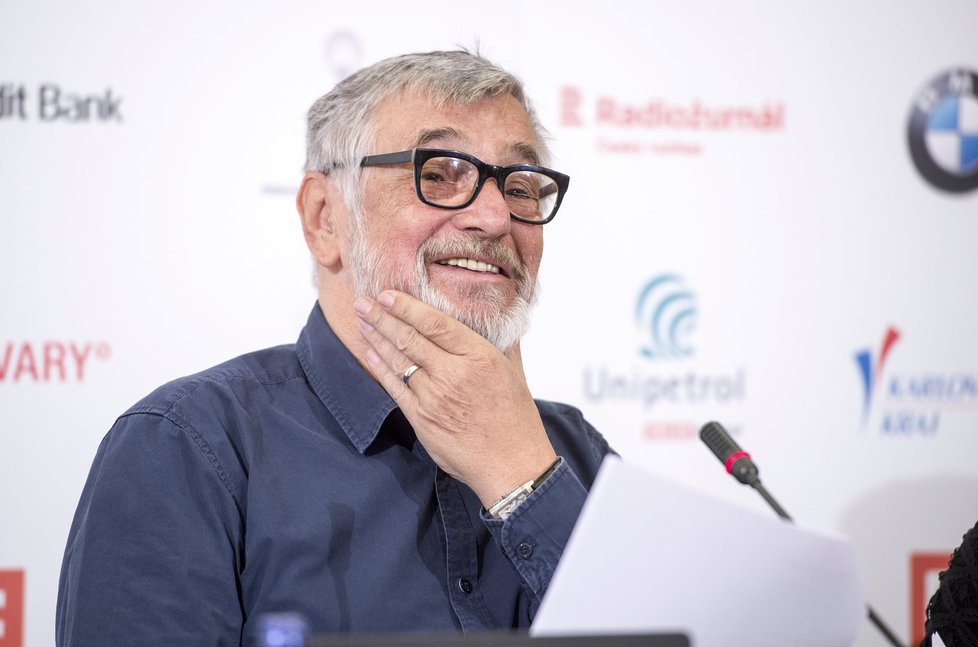 Prezident Jiří Bartoška na tiskové konferenci k 51. ročníku Mezinárodního filmového festivalu v Karlových Varech