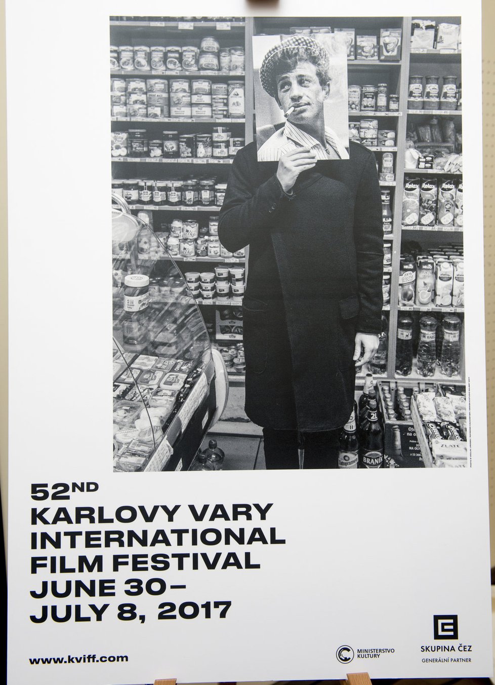 Jean Paul Belmondo na plakátech pro festival v Karlových Varech