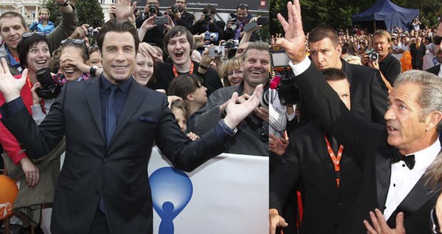 Mel Gibson se snaží napodobovat Travoltu. Ten loni udělal ve Varech ohromnou šou. Gibson však zatím zaostává.
